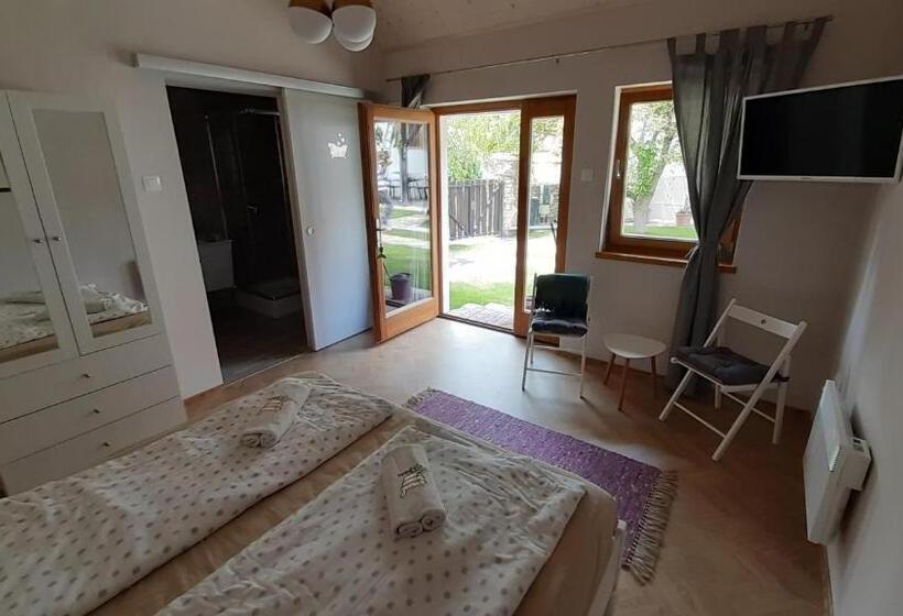 غرفة قياسية مطلّة علي الحديقة, Köveskál Panzió