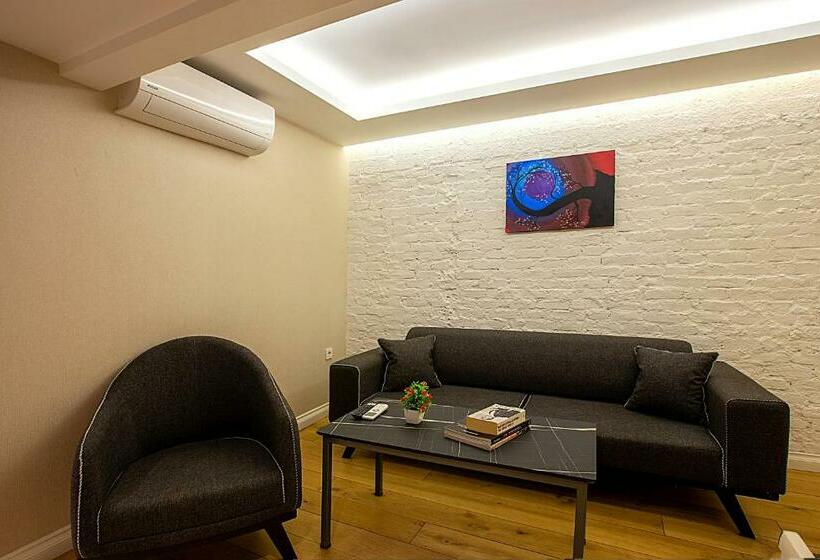 سوییت لوکس, Moss Suites