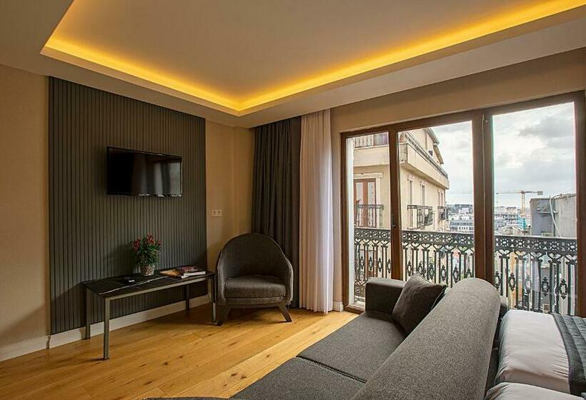 سوییت سوپریور, Moss Suites