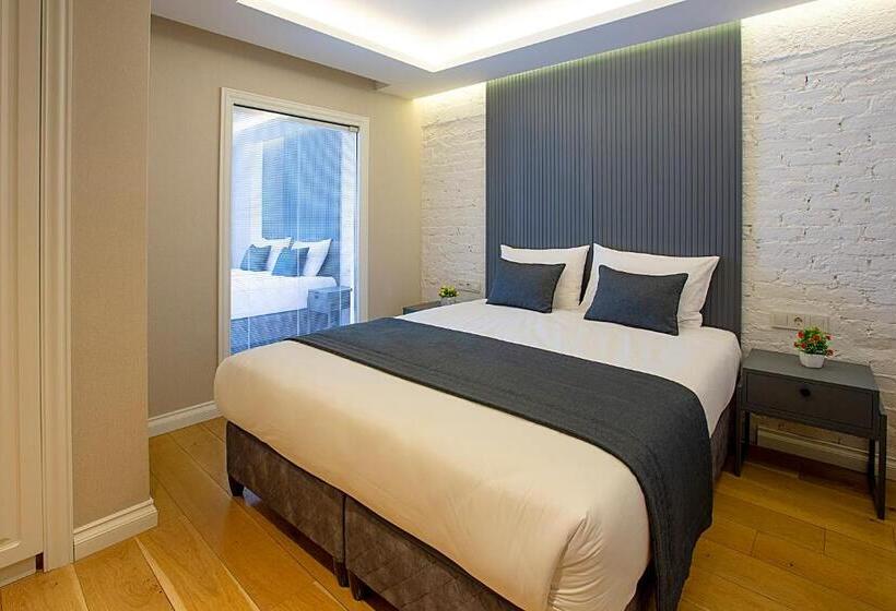 سوییت سوپریور, Moss Suites