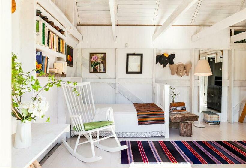 بانگلوی استاندارد, Adami Country Guesthouse