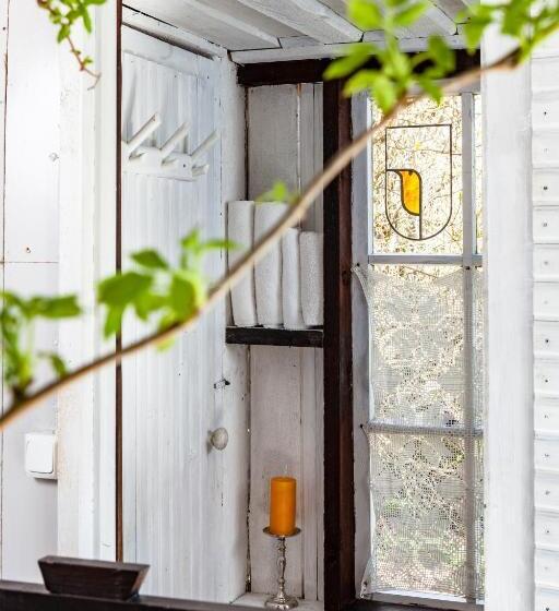 بانگلوی استاندارد, Adami Country Guesthouse