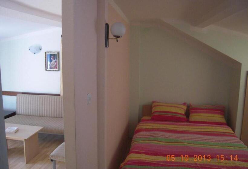 اتاق خانوادگی با چشمانداز کوه, Lile Pestani Accommodation