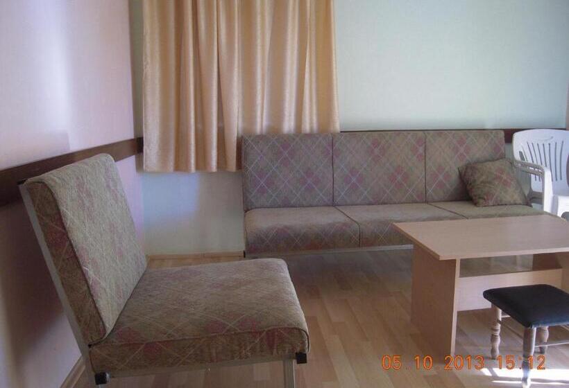 اتاق خانوادگی با چشمانداز کوه, Lile Pestani Accommodation