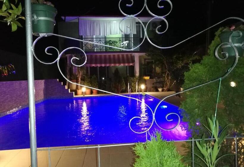 اتاق خانوادگی با چشمانداز کوه, Lile Pestani Accommodation