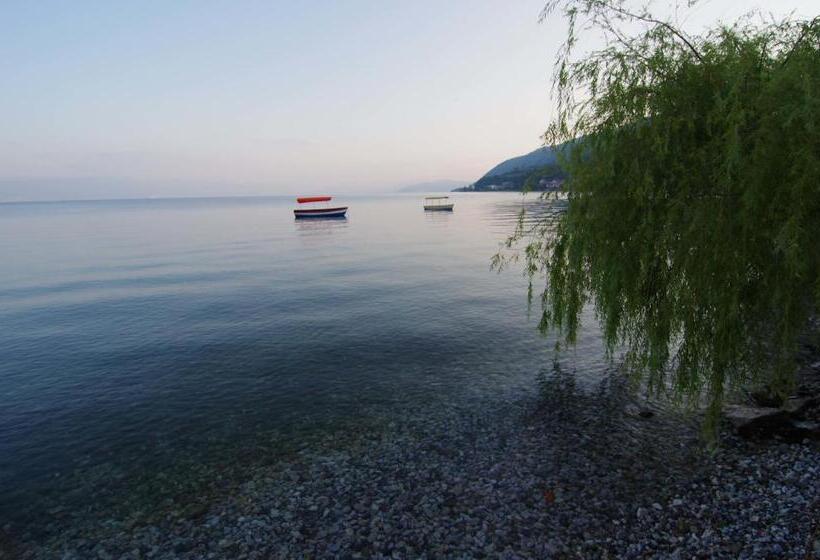 اتاق استاندارد سه تخته با بالکن, Lile Pestani Accommodation