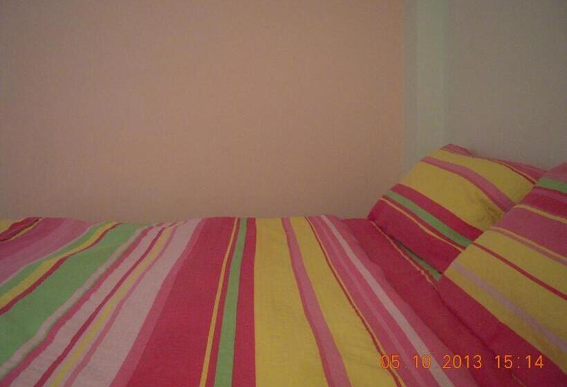 اتاق استاندارد سه تخته با بالکن, Lile Pestani Accommodation