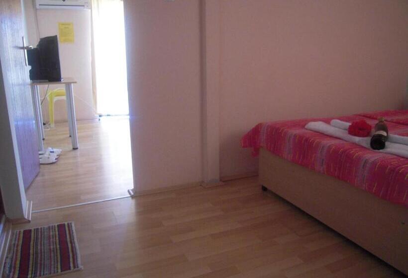 اتاق استاندارد با بالکن, Lile Pestani Accommodation