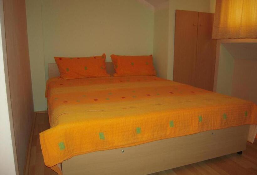 اتاق استاندارد با بالکن, Lile Pestani Accommodation