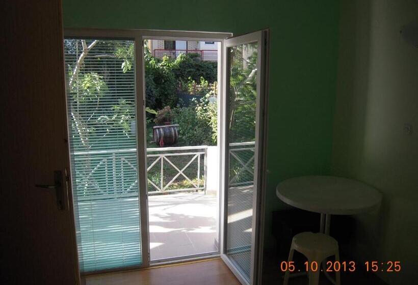 بنگله خانوادگی, Lile Pestani Accommodation