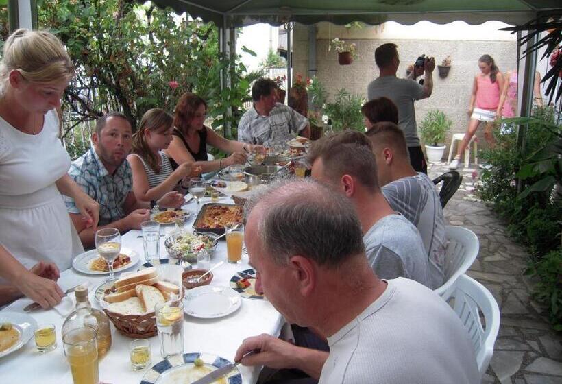 اتاق استاندارد یک نفره, Lile Pestani Accommodation