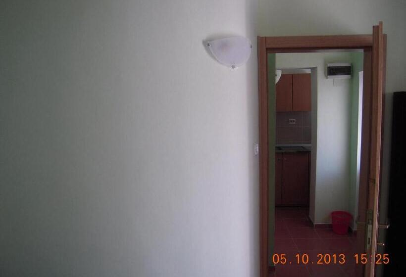 اتاق استاندارد یک نفره, Lile Pestani Accommodation