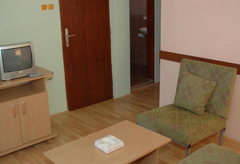 سوئیت با بالکن, Lile Pestani Accommodation