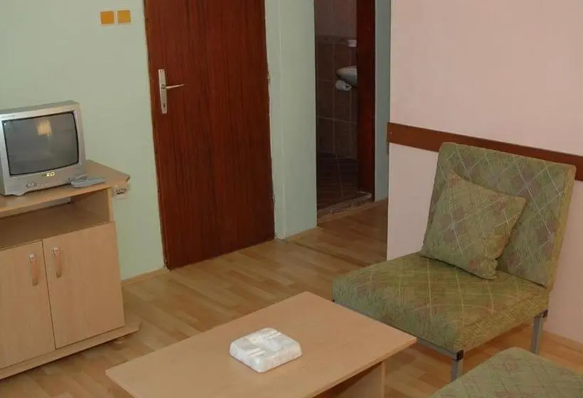 سوئیت با بالکن, Lile Pestani Accommodation