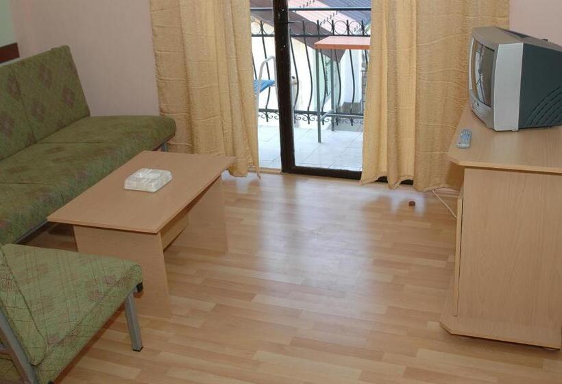 سوئیت با بالکن, Lile Pestani Accommodation