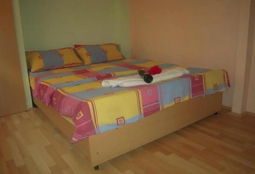 سوئیت با بالکن, Lile Pestani Accommodation