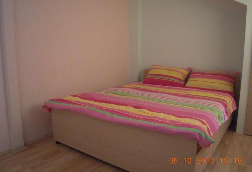 سوئیت با بالکن, Lile Pestani Accommodation