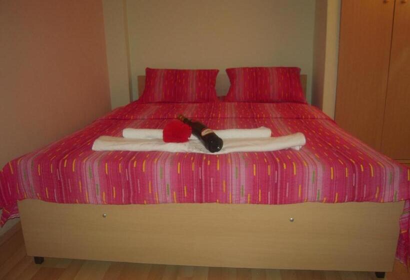 سوئیت با بالکن, Lile Pestani Accommodation