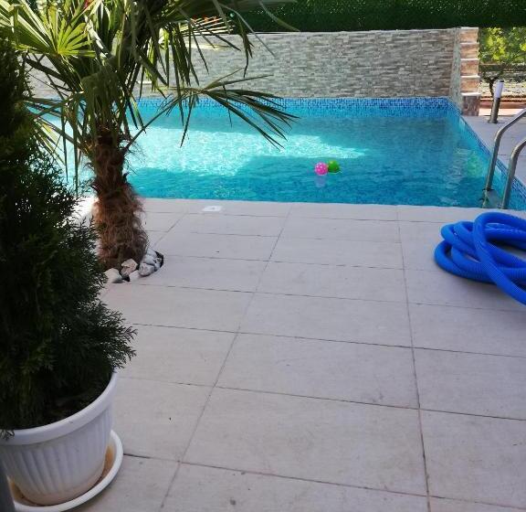 سوئیت جونیور با چشمانداز باغ, Lile Pestani Accommodation