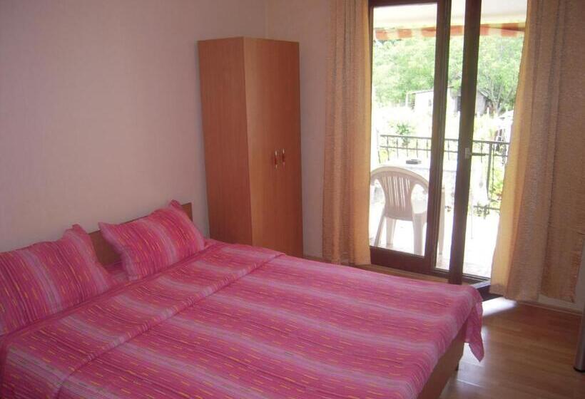 سوئیت جونیور با چشم‌انداز باغ, Lile Pestani Accommodation