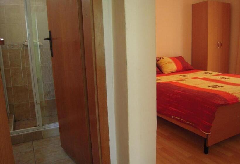 سوئیت جونیور با چشمانداز باغ, Lile Pestani Accommodation