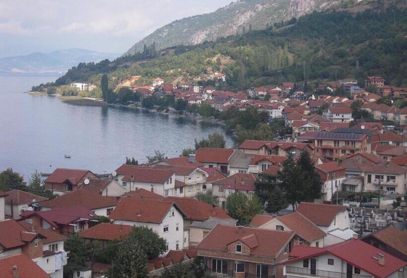 سوئیت جونیور با چشمانداز باغ, Lile Pestani Accommodation