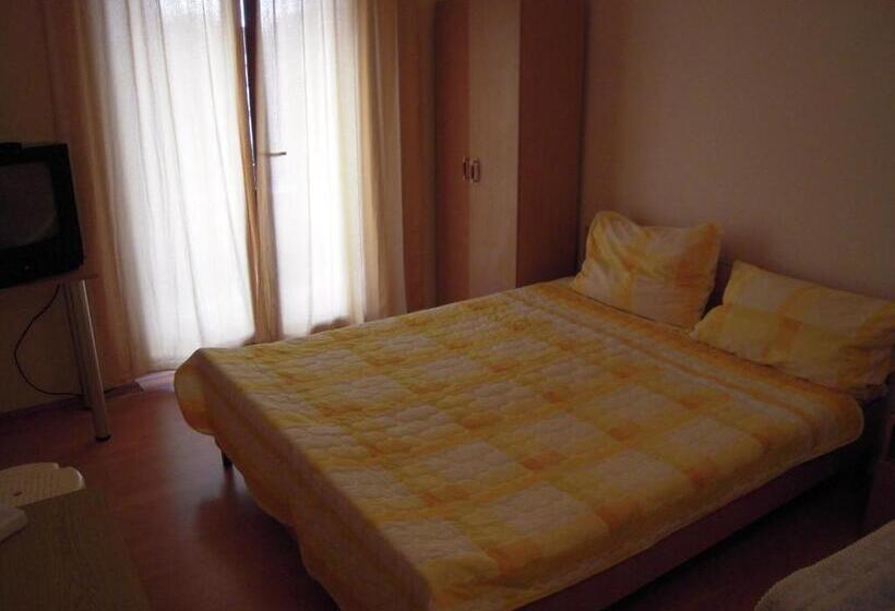 استودیو استاندارد با تراس, Lile Pestani Accommodation