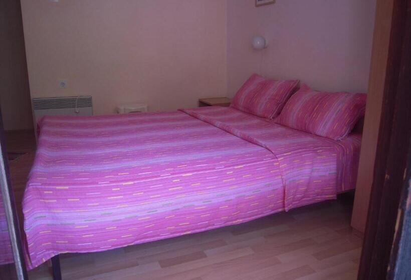 استودیوی استاندارد, Lile Pestani Accommodation