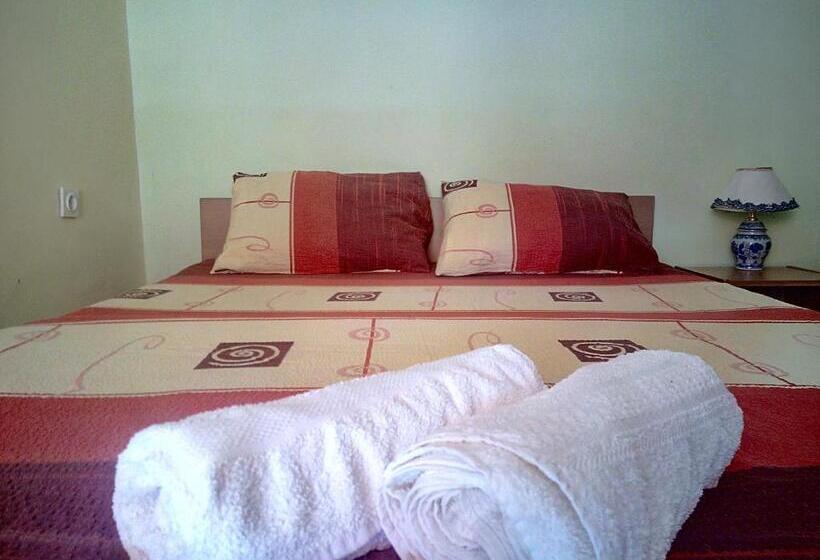 استودیوی استاندارد, Lile Pestani Accommodation