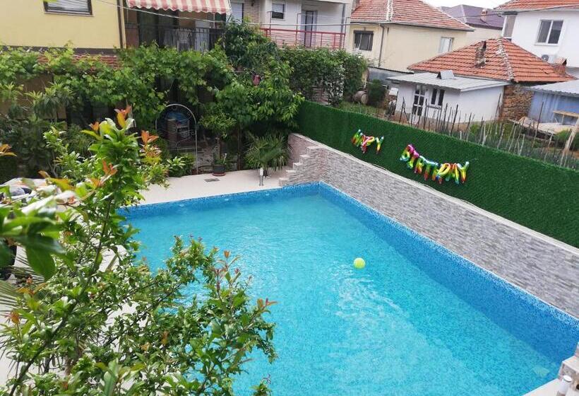استودیوی استاندارد, Lile Pestani Accommodation