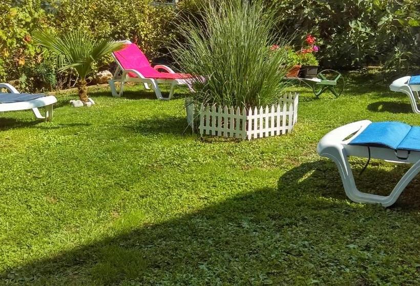 ویلای استاندارد با چشم‌انداز باغ, Lile Pestani Accommodation