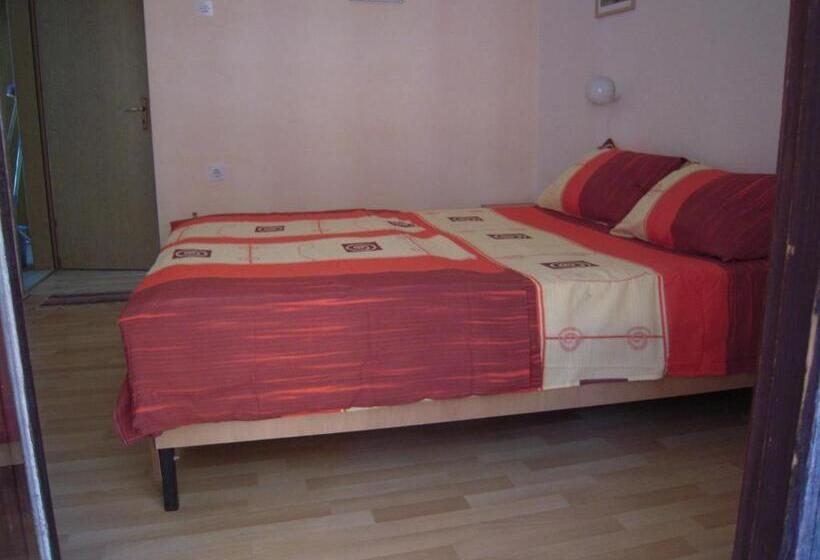 سوئیت جونیور با چشم‌انداز باغ, Lile Pestani Accommodation