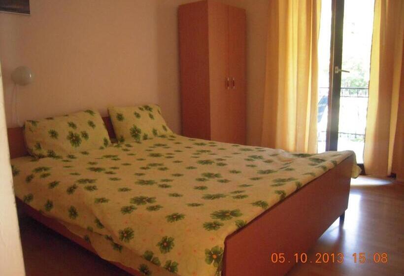 سوئیت جونیور با چشمانداز باغ, Lile Pestani Accommodation