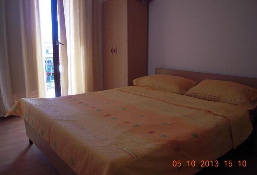 سوئیت جونیور با چشمانداز باغ, Lile Pestani Accommodation