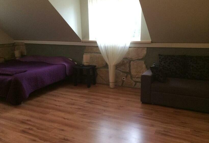 اتاق خانوادگی, Männiaru Puhkemajad Bo Ka Pubi