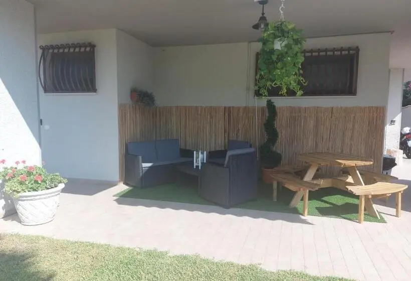 استودیوی استاندارد, Villa Happy Days
