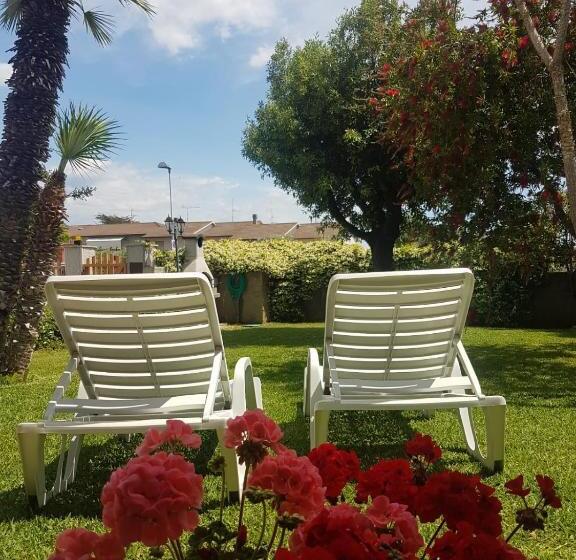 استودیوی استاندارد, Villa Happy Days