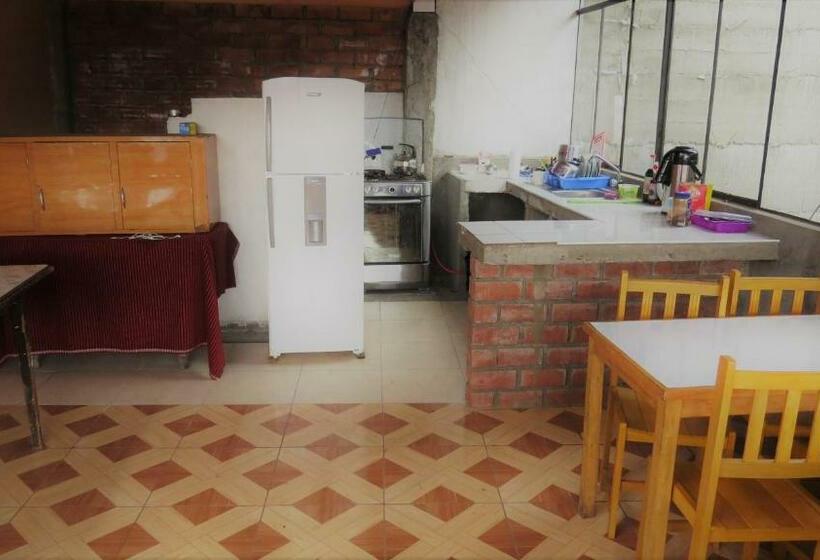 غرفة قياسية رباعية, Nery Lodging