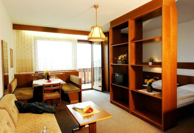 バルコニー付きスタンダードステューディオ, Andreas Hofer