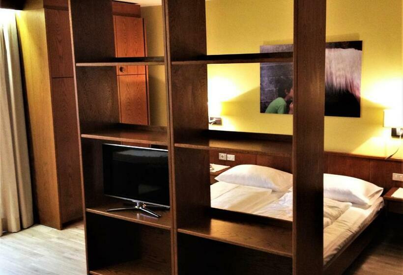 Superior studio with balcony, Andreas Hofer