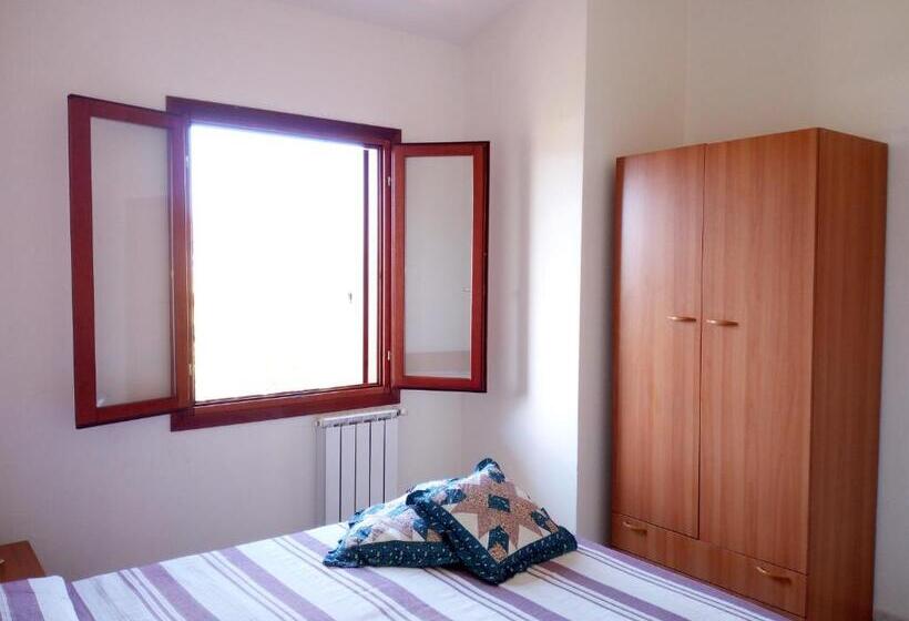 1 Szobás Apartman, Domenique