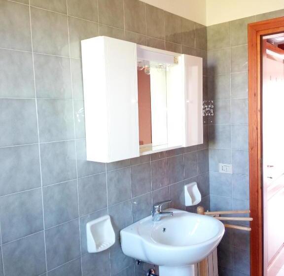 1 Szobás Apartman, Domenique