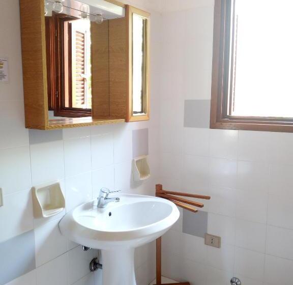 2 Szobás Apartman, Domenique