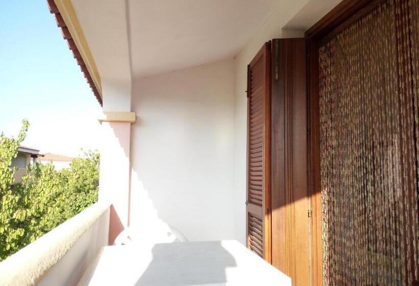 Családi Apartman, Domenique