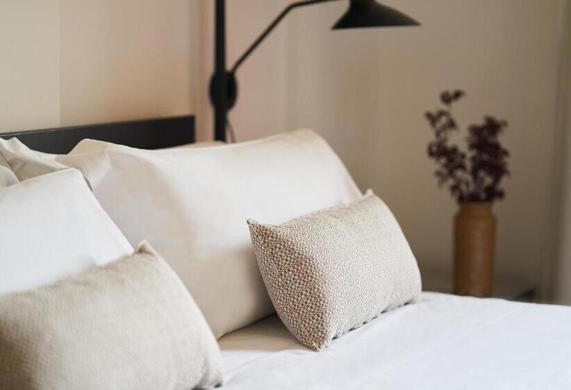 クラシックスタジオ, Precise Tale Poggio Alla Sala