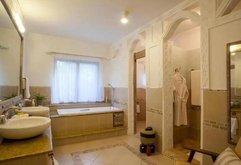 اتاق استاندارد با تخت بزرگ, The Maji Beach Boutique Hotel  Adults Only