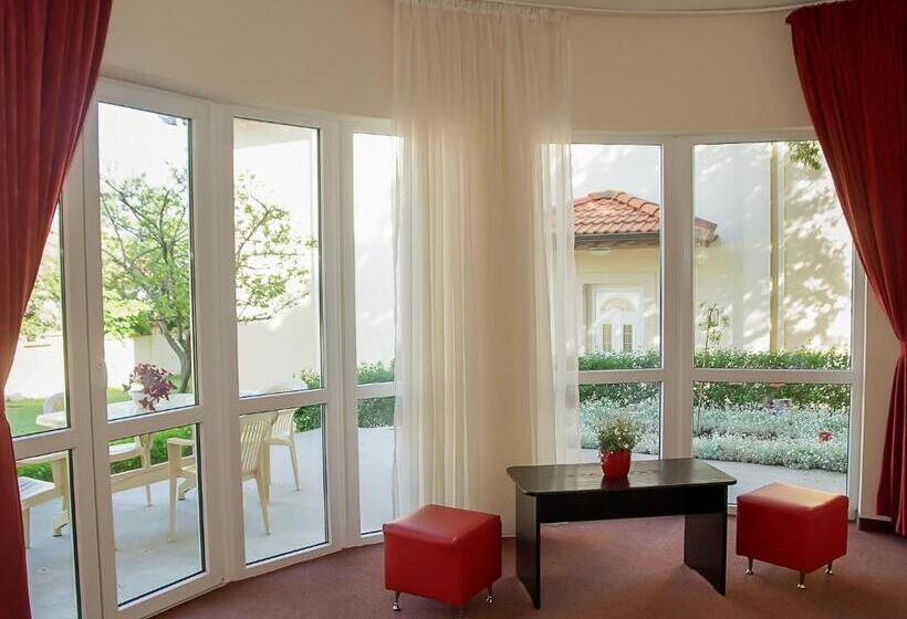 庭の見えるスタンダードトリプルルーム, Complex Pika