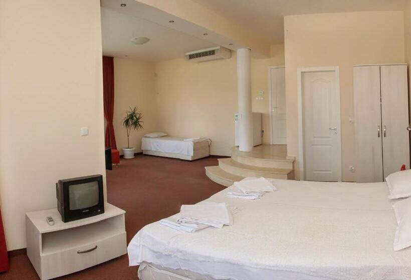 庭の見えるスタンダードトリプルルーム, Complex Pika