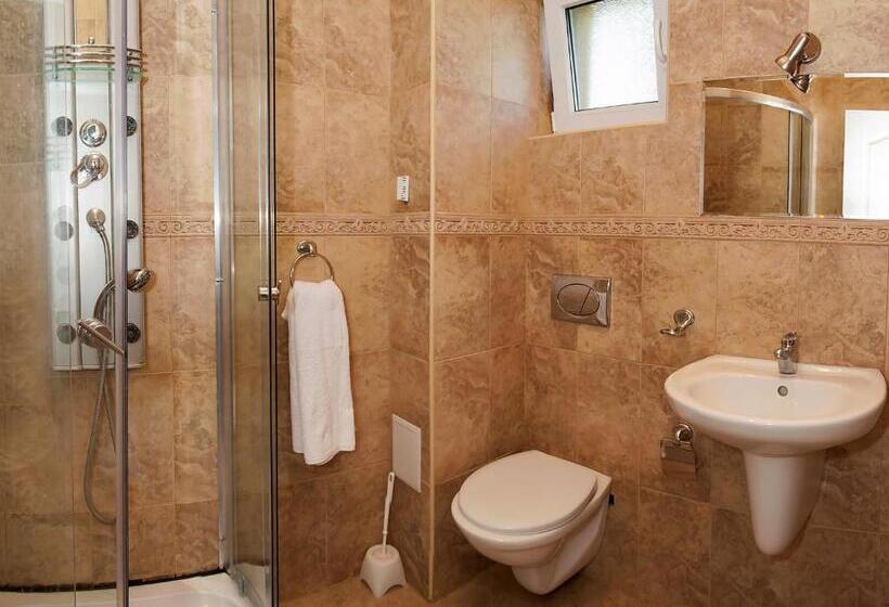 庭の見えるスタンダードトリプルルーム, Complex Pika