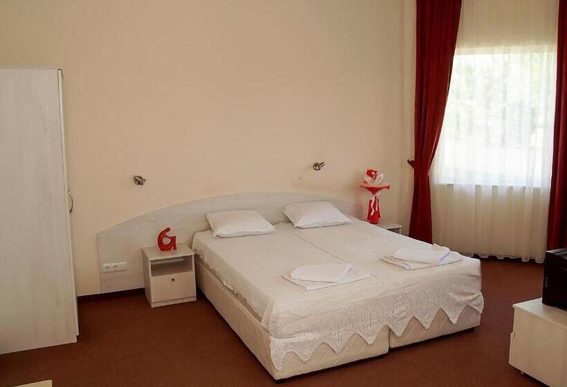 庭の見えるスタンダードトリプルルーム, Complex Pika